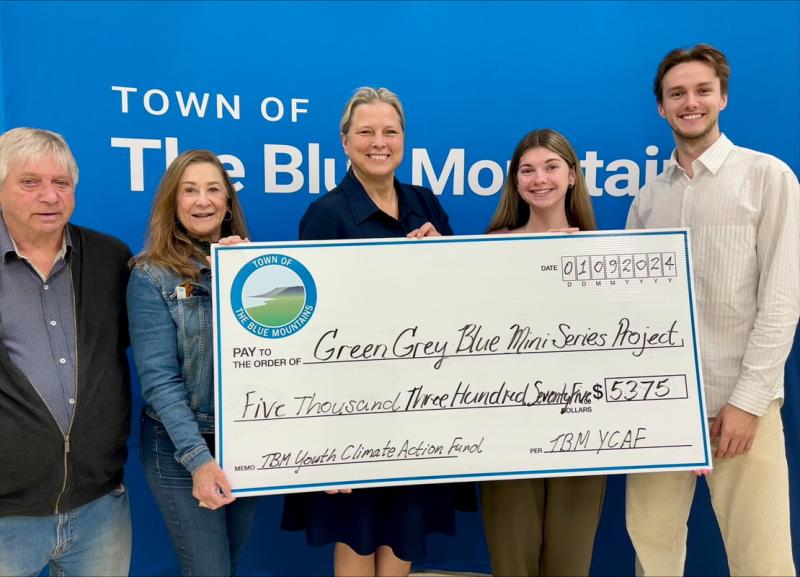 Grey County Warden and Town Mayor and Town Councillors presenting a large cheque to youth